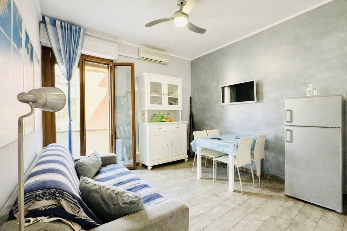 Bilocale vista mare, Sarzana marinella di