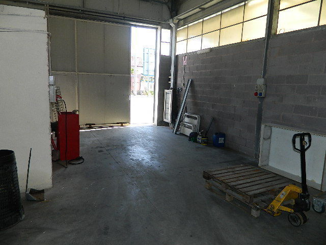 Capannone in affitto, Carrara avenza
