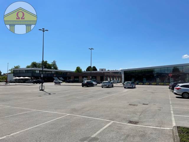 Locale commerciale in vendita a Treviso, S. Maria del Rovere