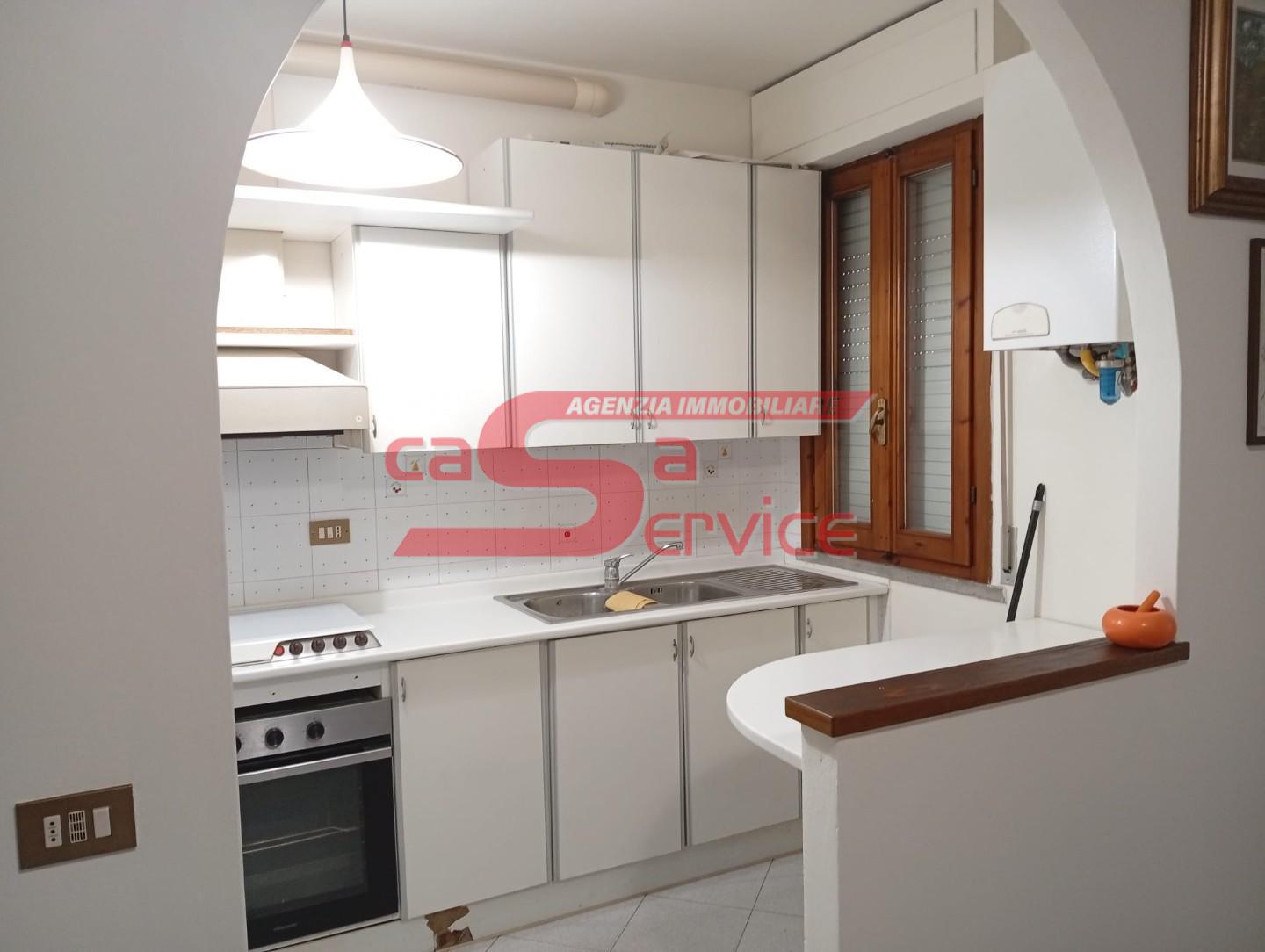 Bilocale arredato in affitto, Massa e Cozzile margine coperta