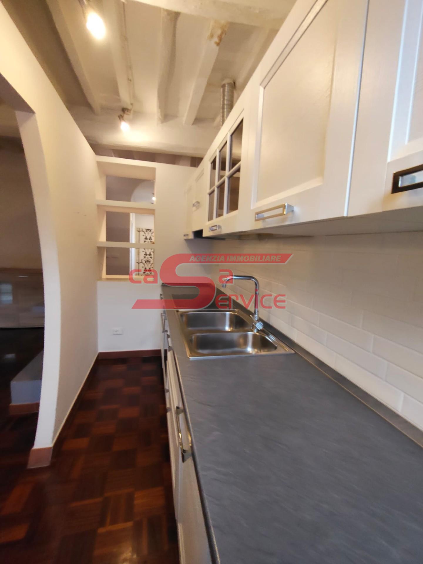 Bilocale arredato in affitto a Pescia