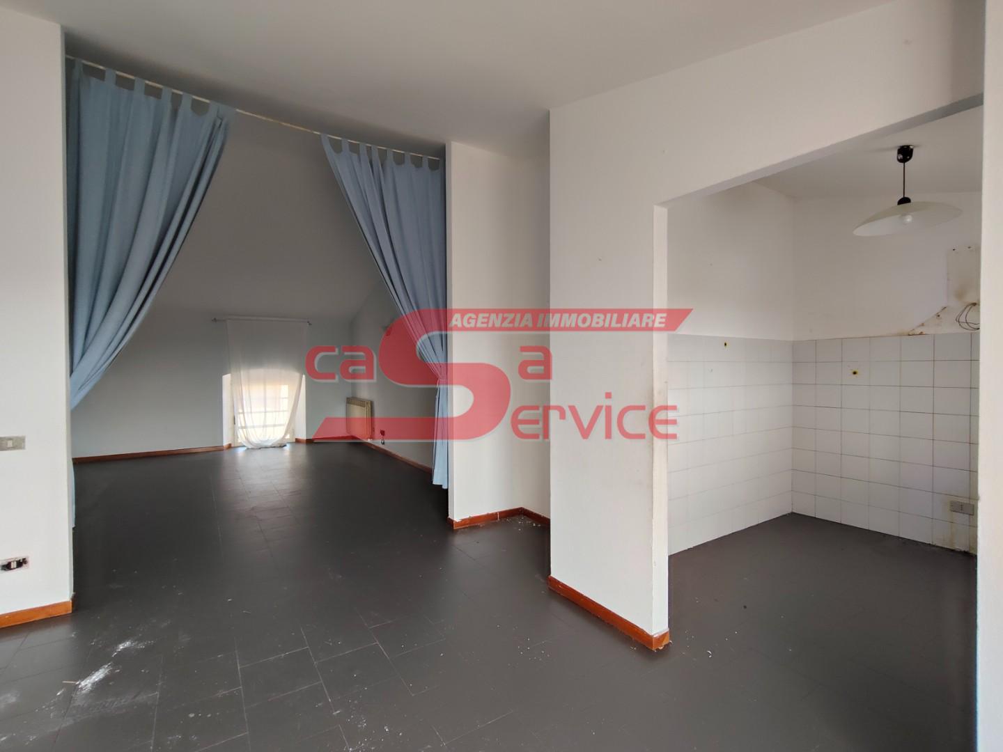 Quadrilocale con terrazzo a Montecatini-Terme