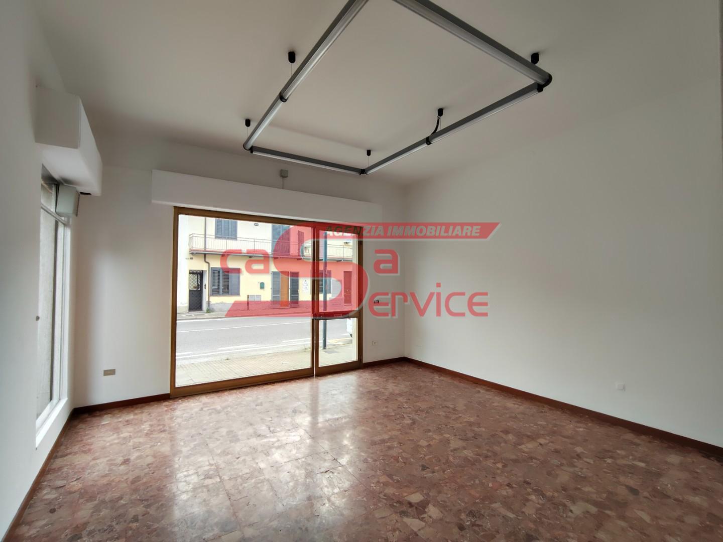 Locale commerciale in affitto a Pieve a Nievole