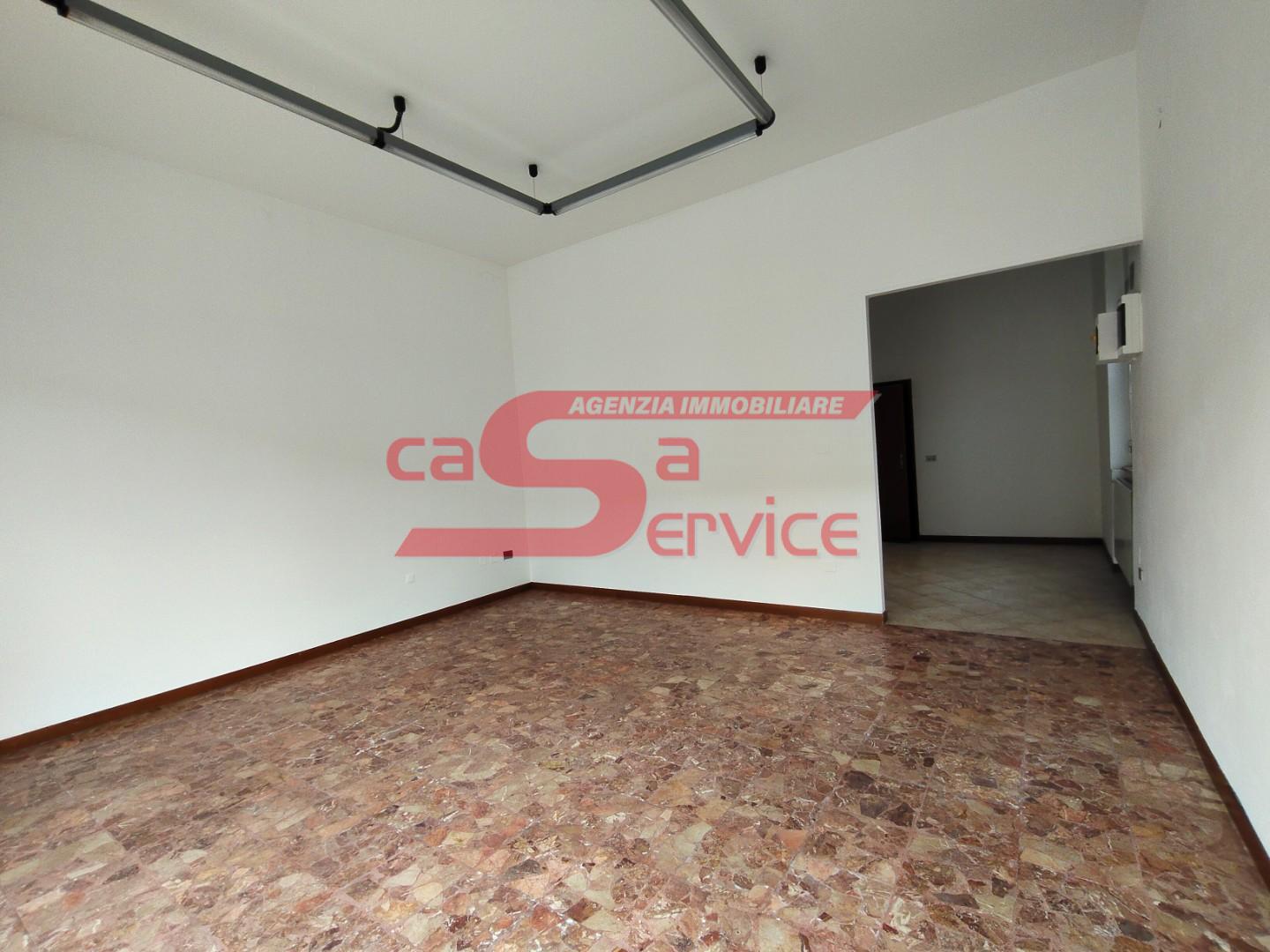 Locale commerciale in affitto a Pieve a Nievole