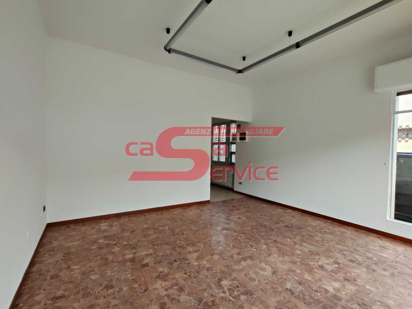 Locale commerciale in affitto a Pieve a Nievole