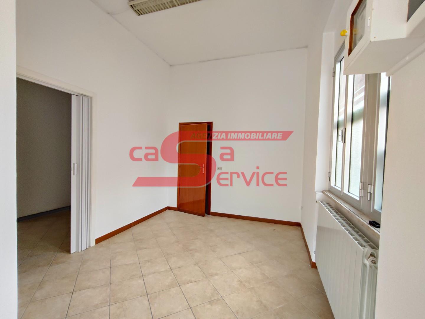 Locale commerciale in affitto a Pieve a Nievole