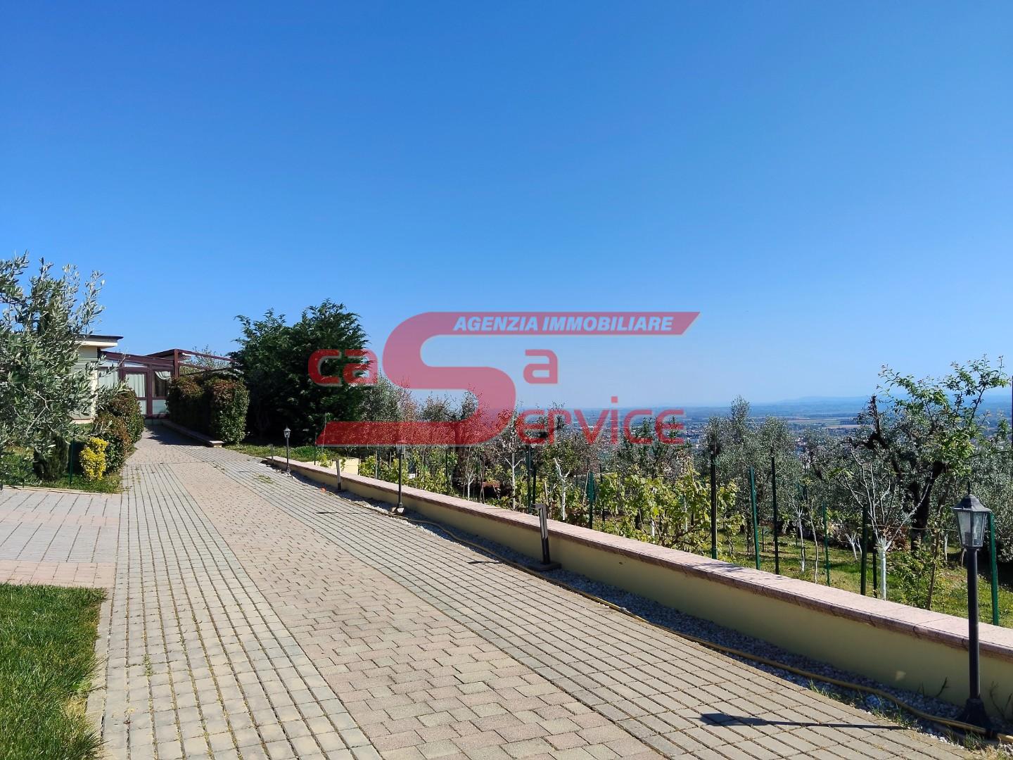 Casa indipendente in vendita a Massa e Cozzile