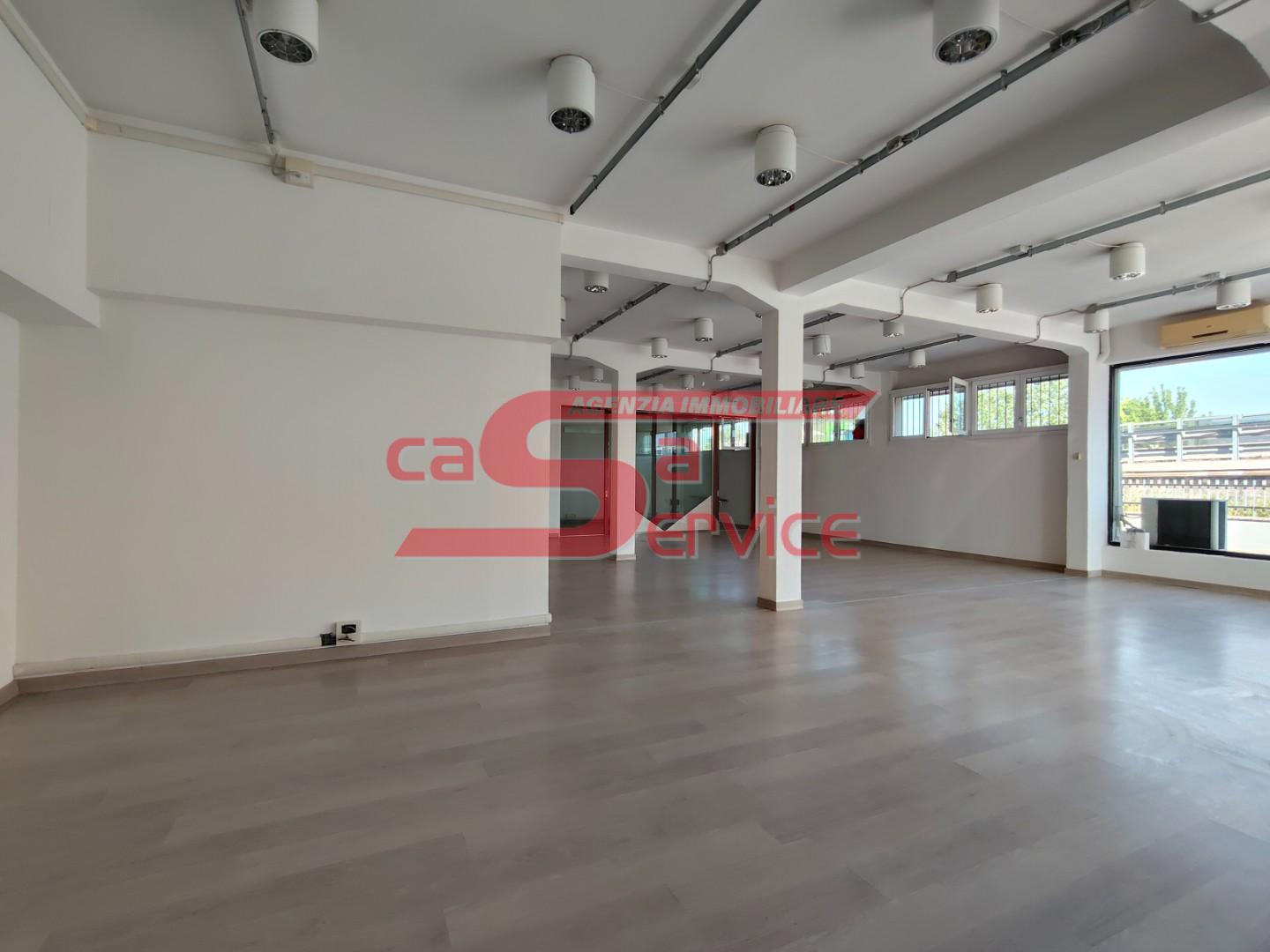 Locale commerciale in affitto, Massa e Cozzile traversagna