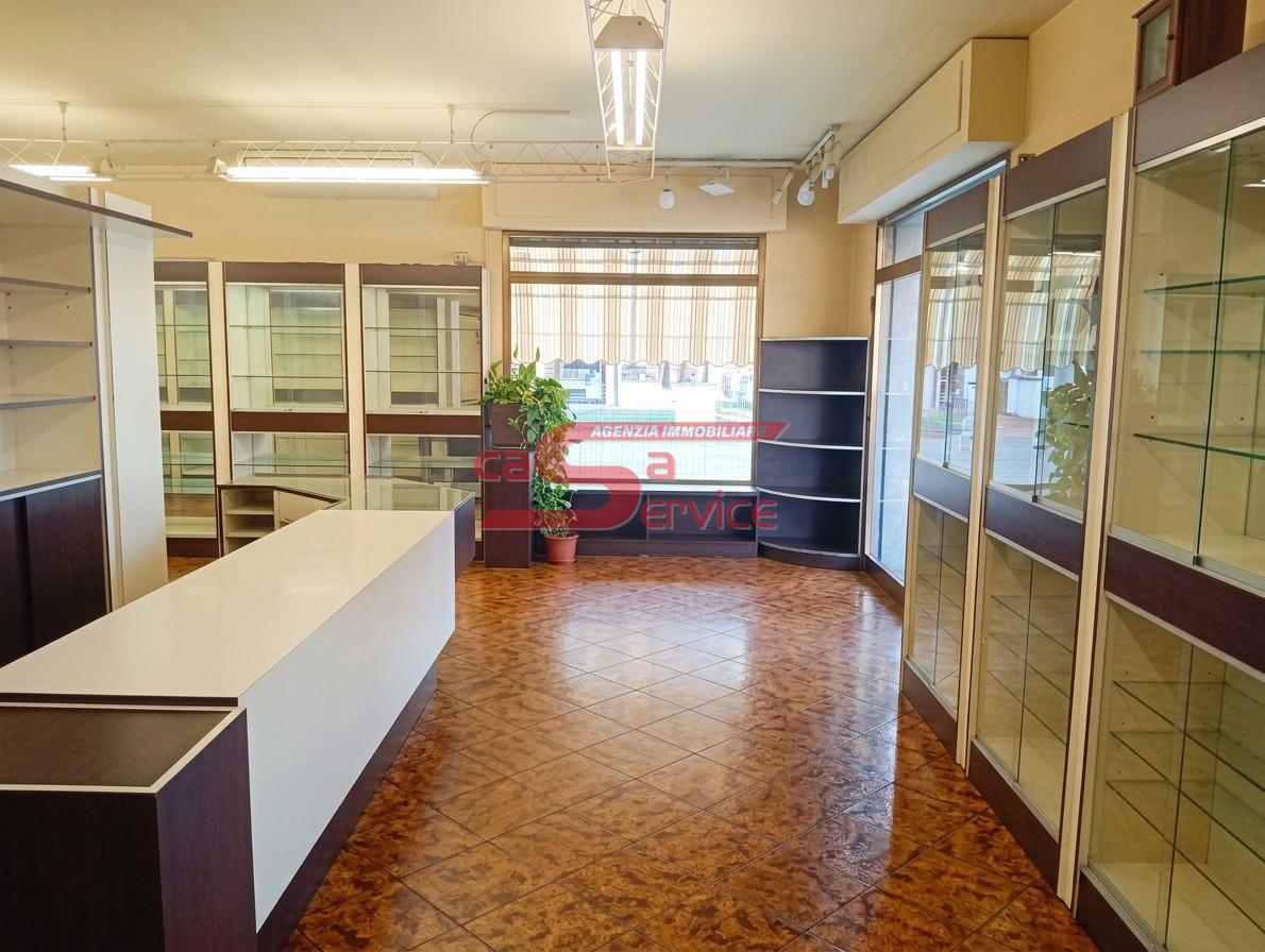 Locale commerciale in vendita, Massa e Cozzile traversagna