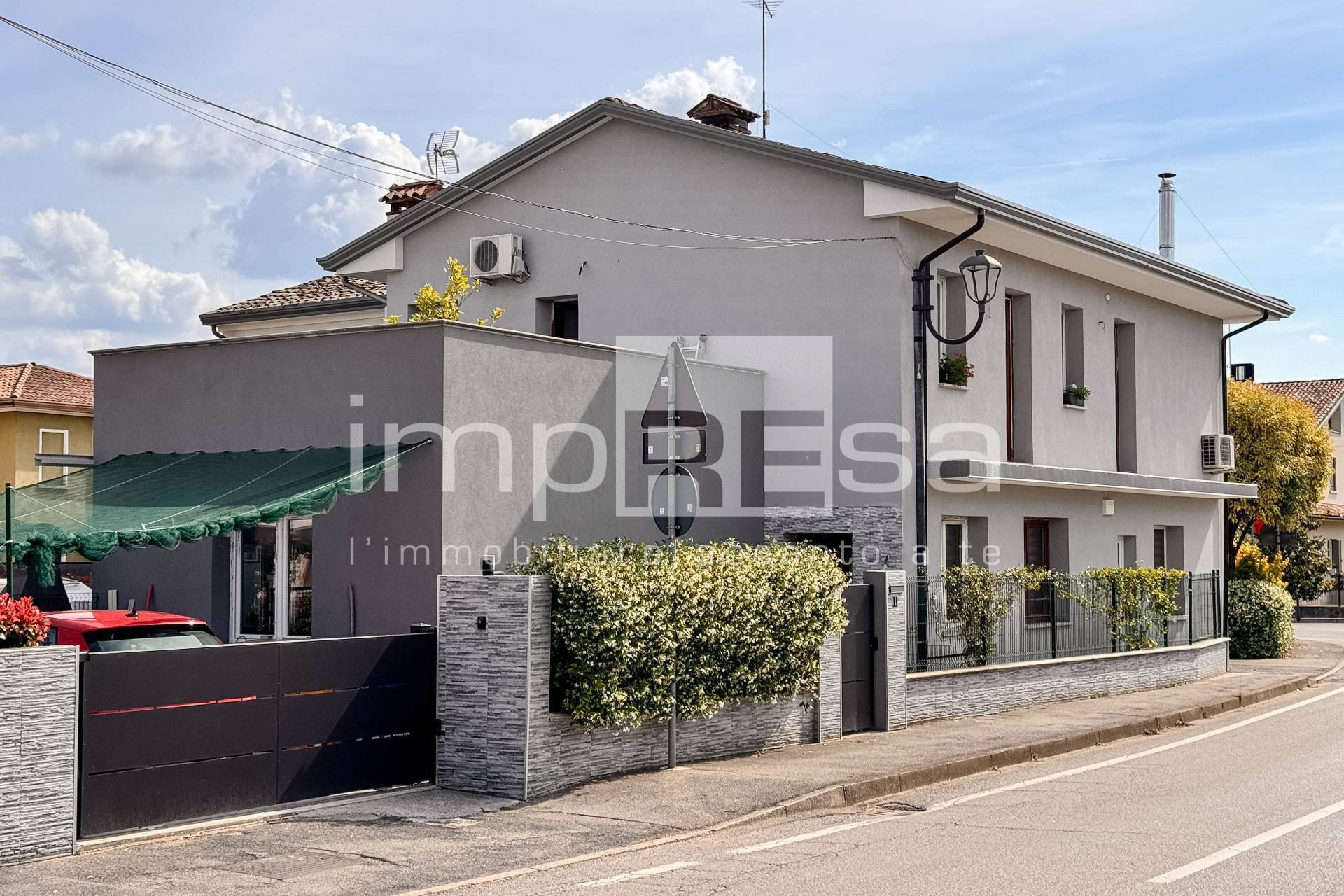 Abbinata/Bifamiliare in vendita a Paese, Padernello