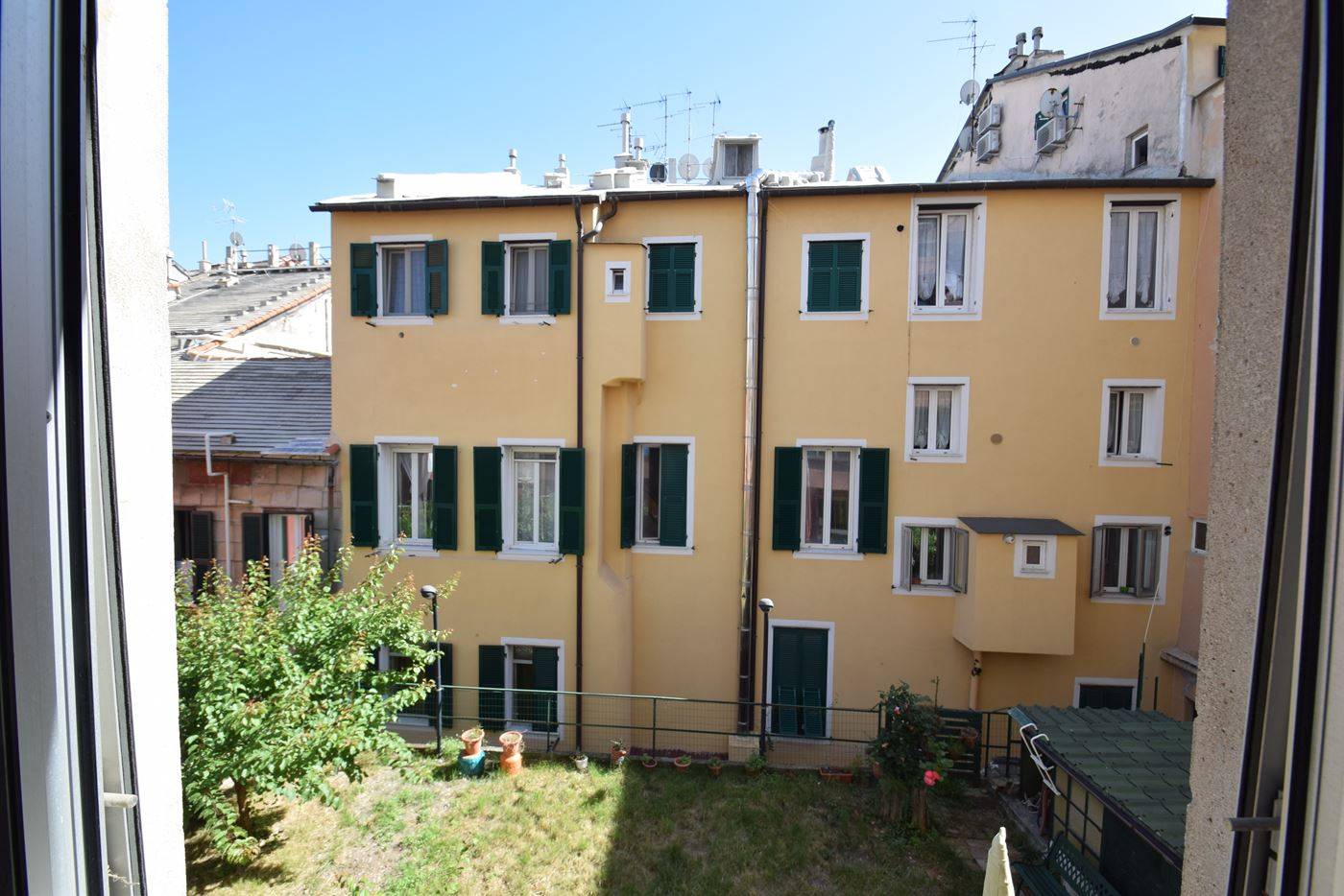 4 vani in vendita a Genova, Voltri