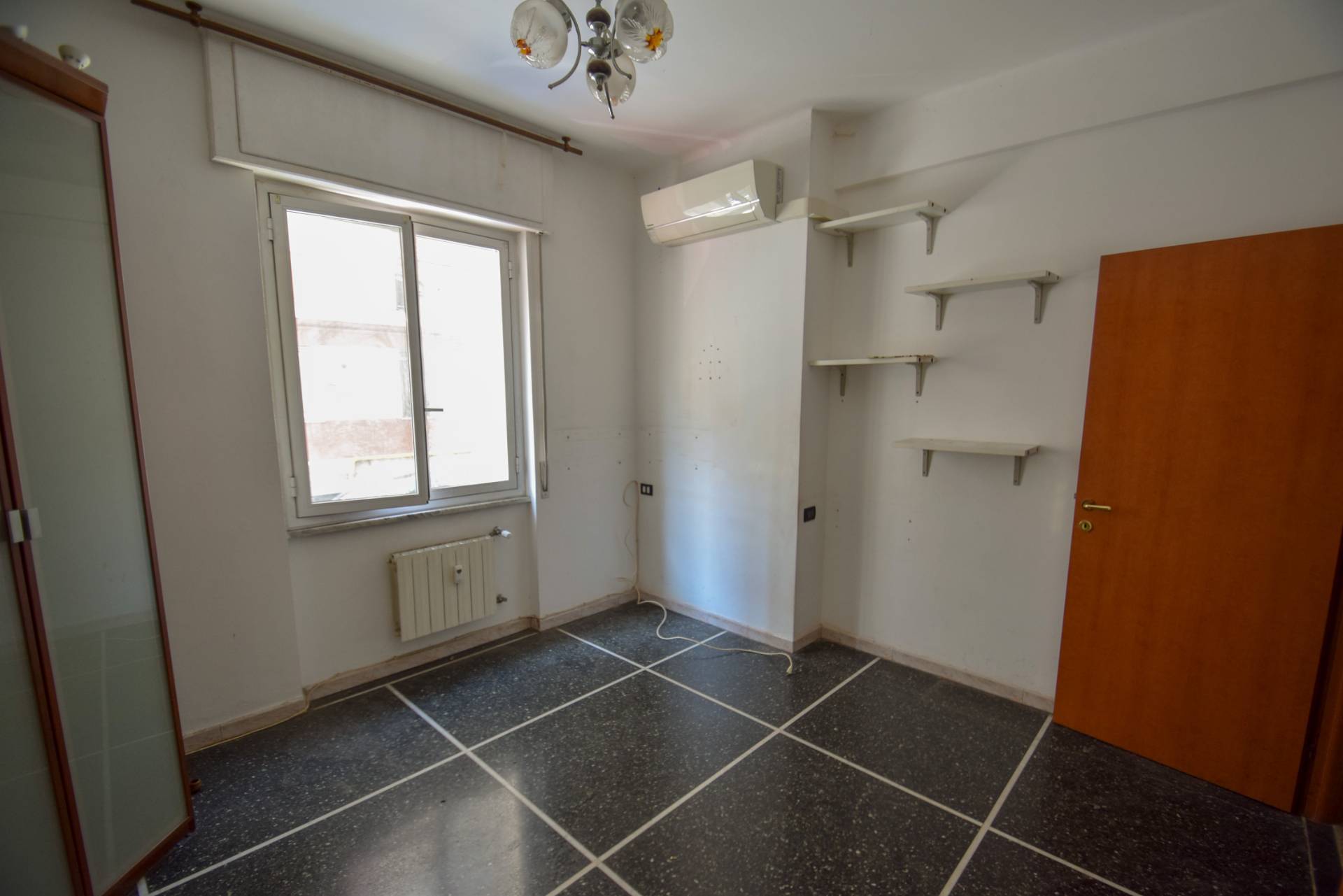 5 vani in vendita a Genova, Voltri