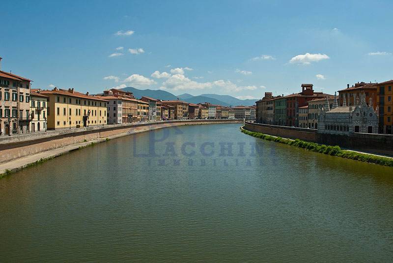Locale Commerciale in vendita a Pisa, Centro storico