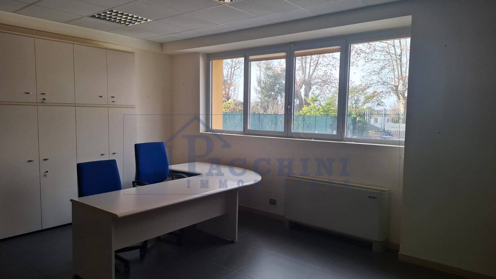 Locale commerciale in vendita a Pisa, Porta a Lucca