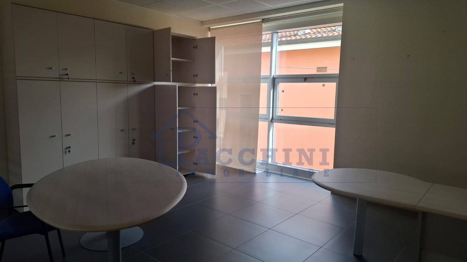 Locale commerciale in vendita a Pisa, Porta a Lucca