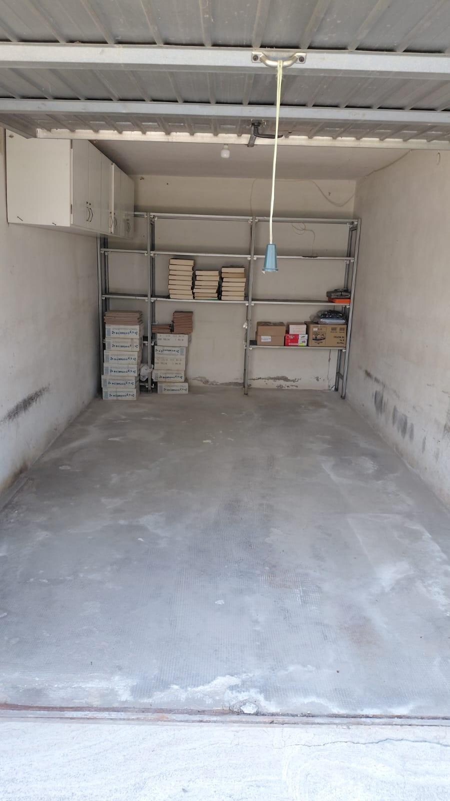 Box/Garage 13mq in vendita a Pontedera