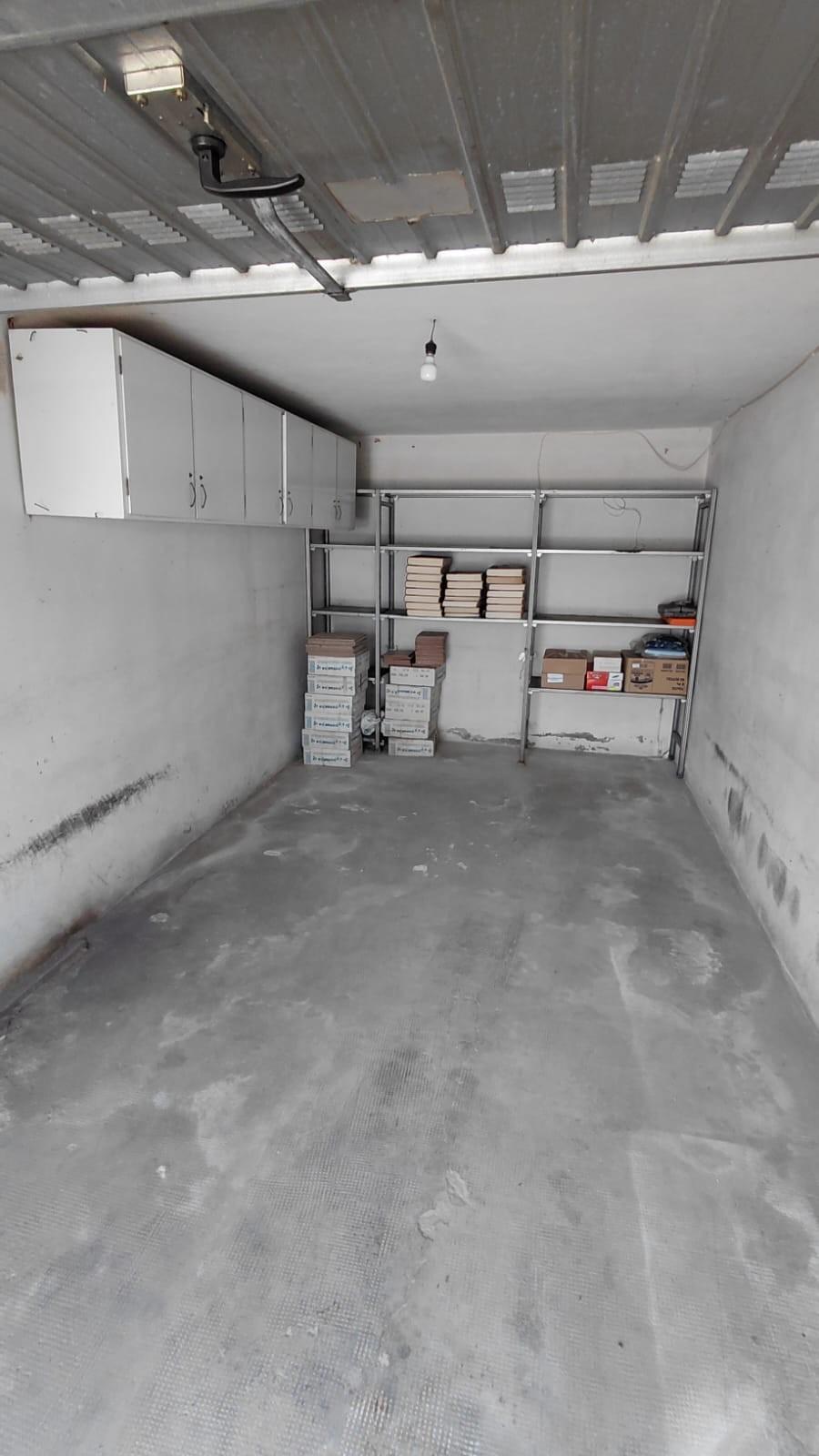 Box/Garage 13mq in vendita a Pontedera