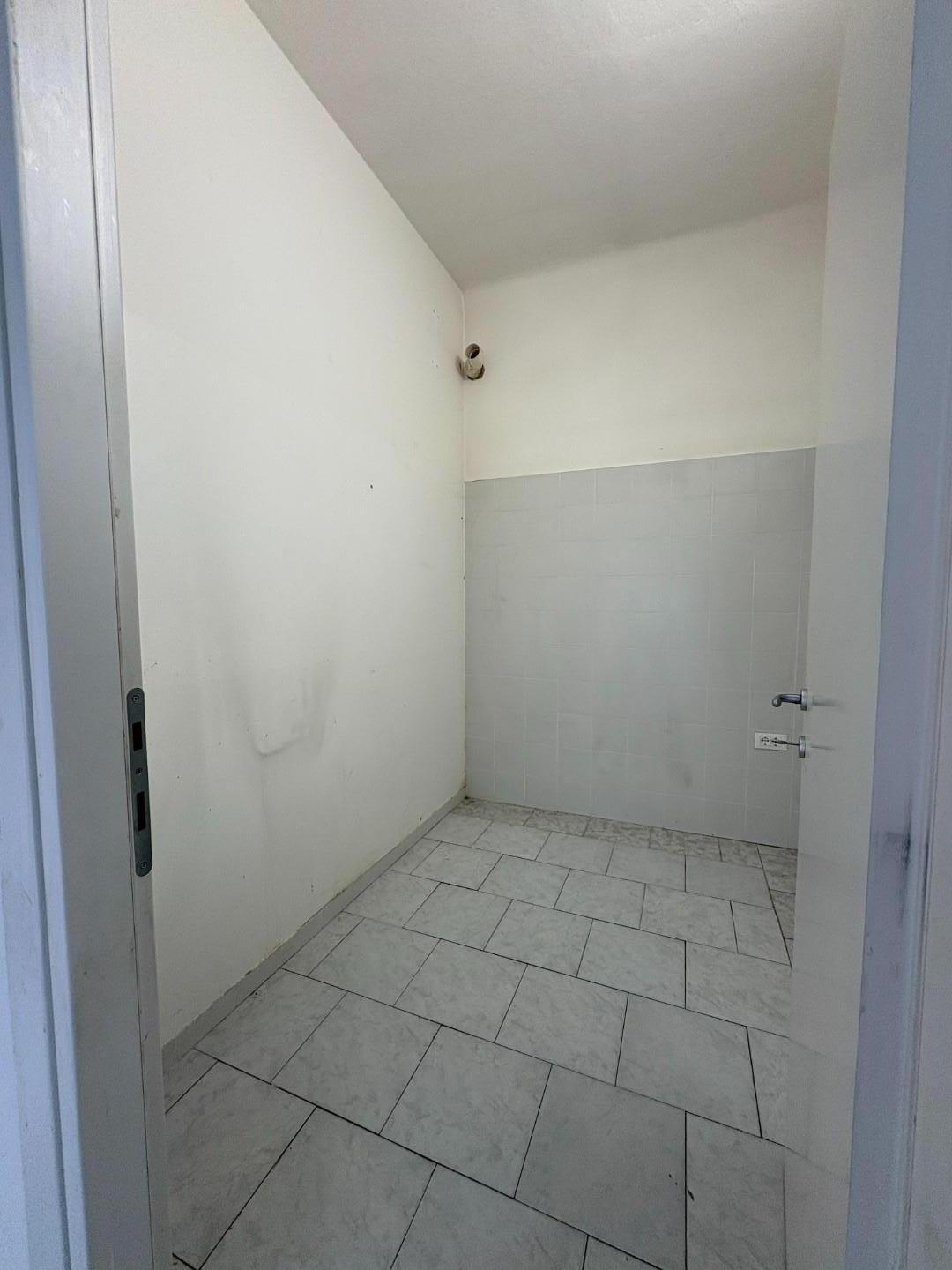 Locale commerciale in affitto, San Giuliano Terme arena metato