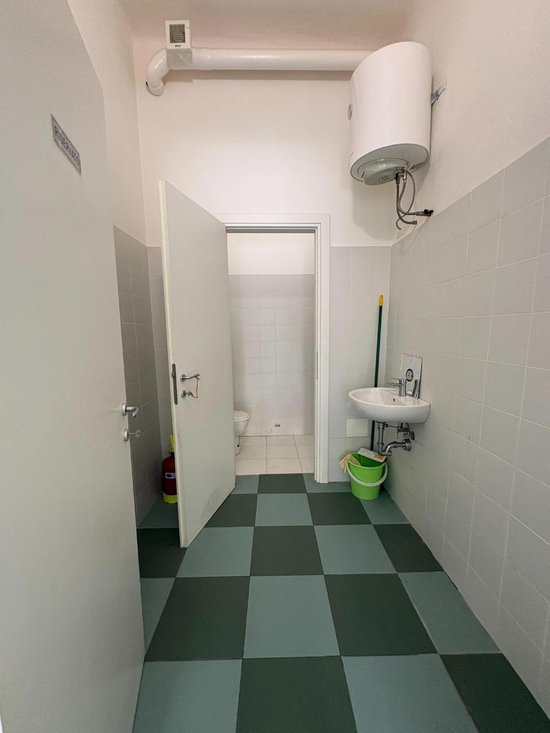 Locale commerciale in affitto, San Giuliano Terme arena metato