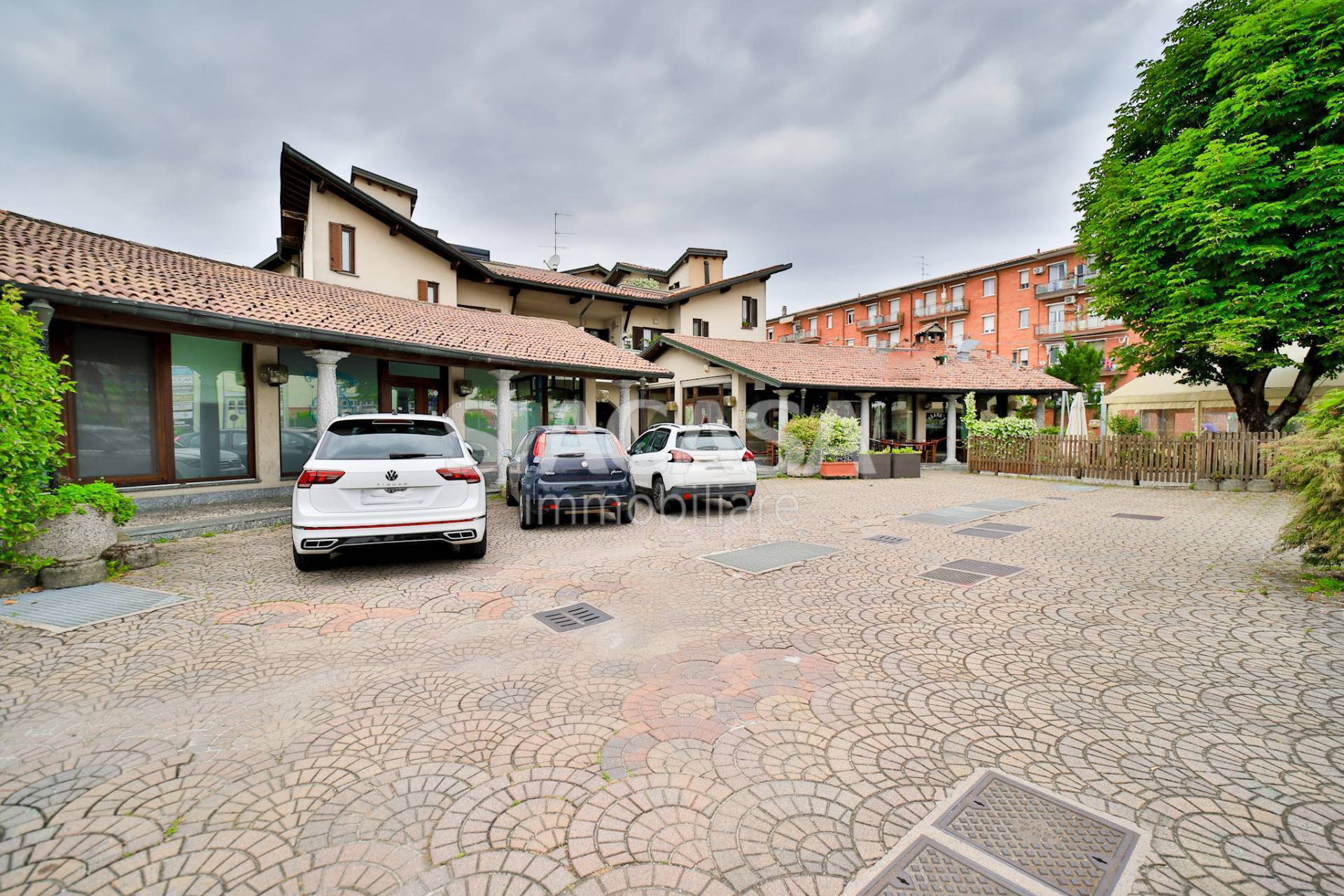 Uffici in vendita a Lomagna