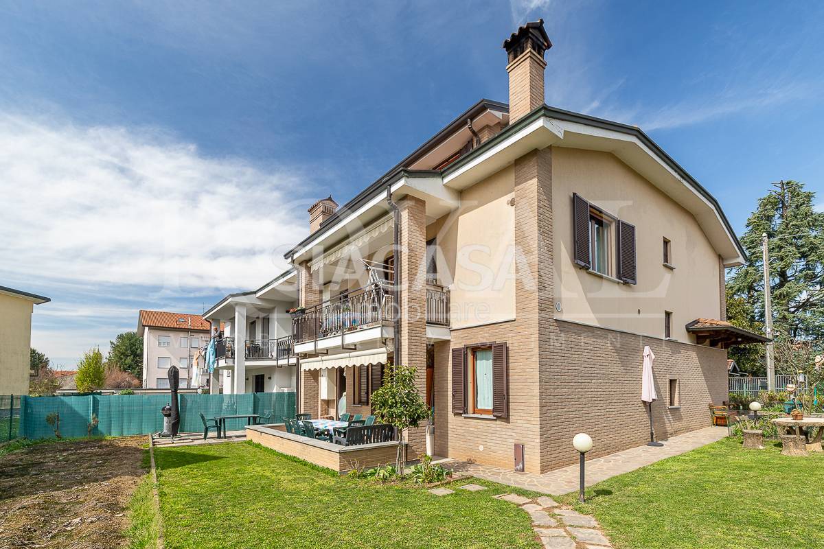 Ville Bifamiliari in vendita a Aicurzio