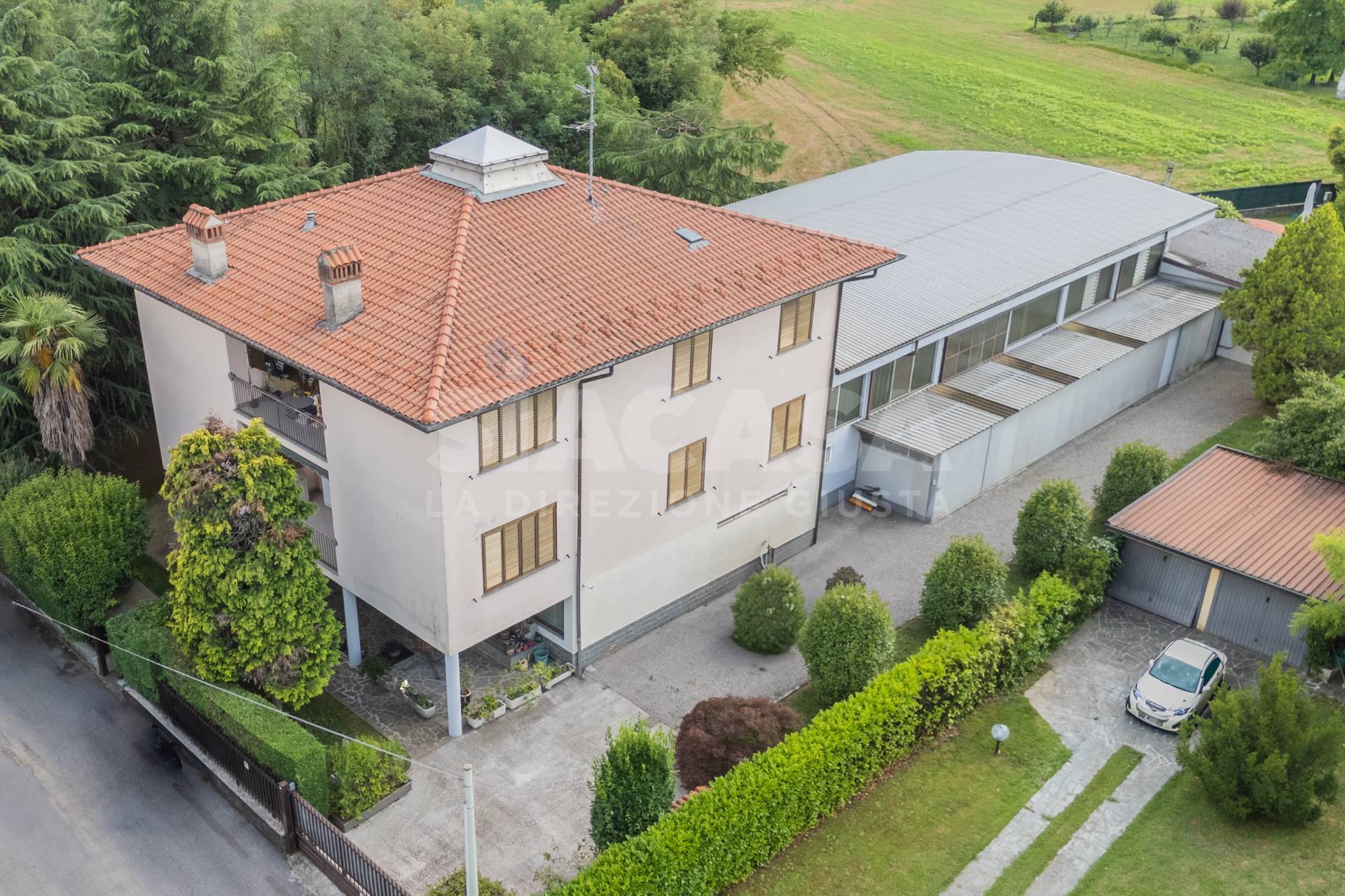 Edificio in vendita a Cornate d'Adda