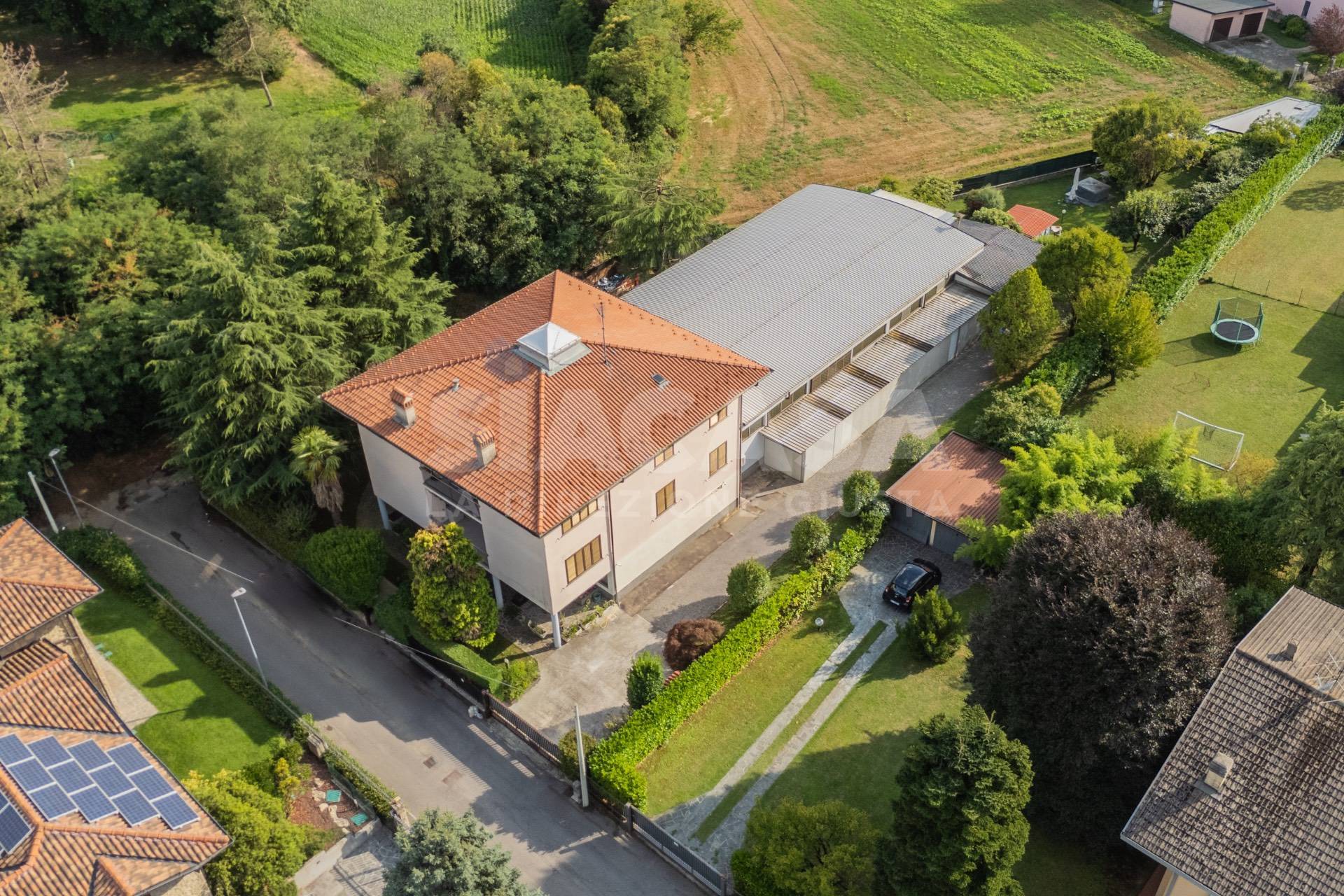 Capannoni in vendita a Cornate d'Adda