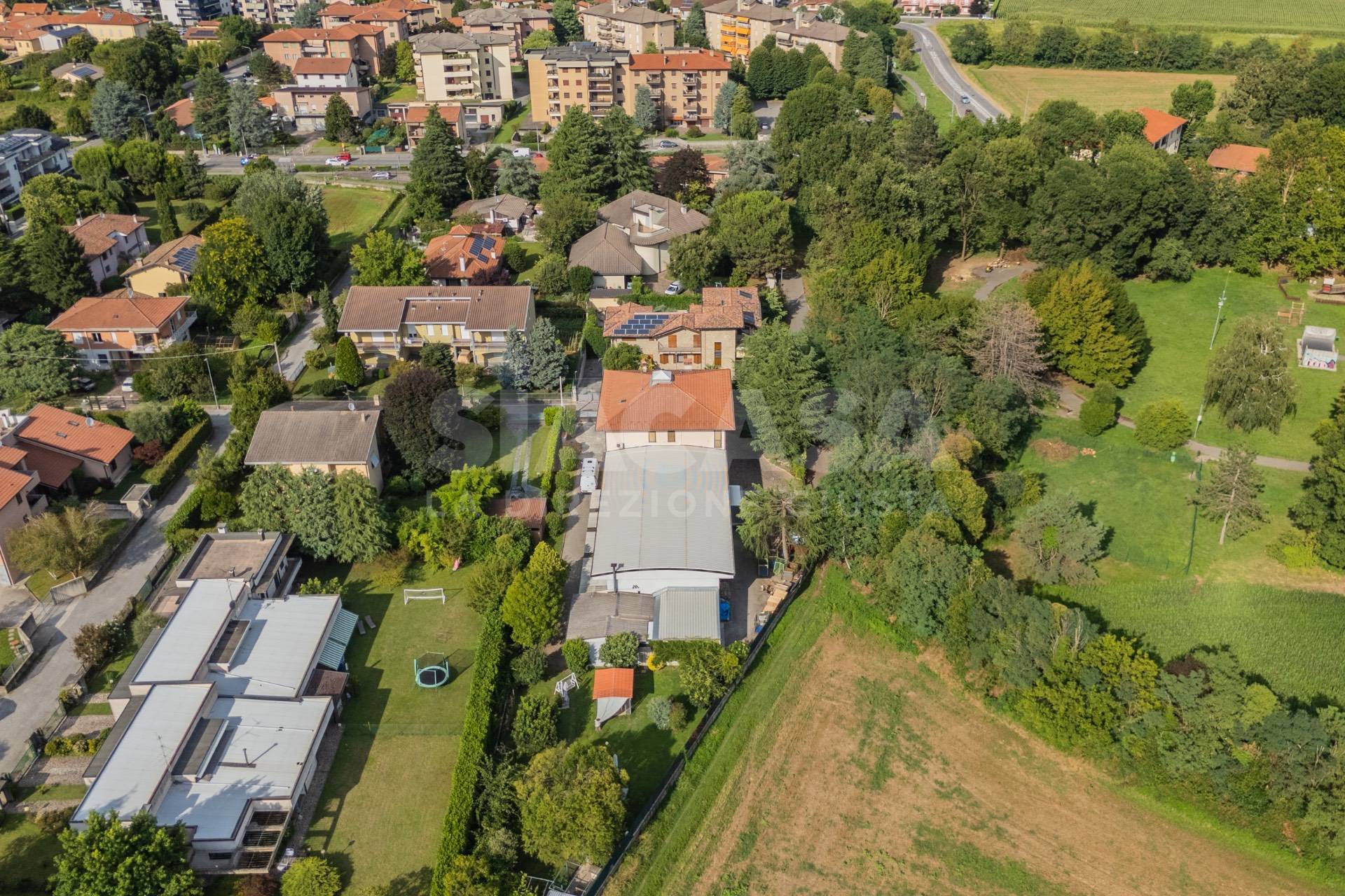 Capannoni in vendita a Cornate d'Adda