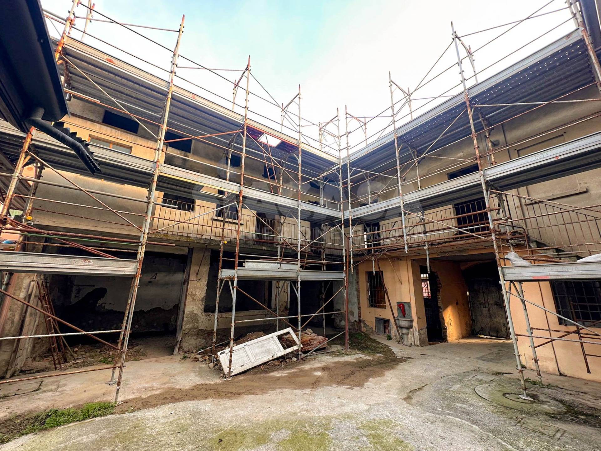 Rustico casale in vendita a Besana in Brianza