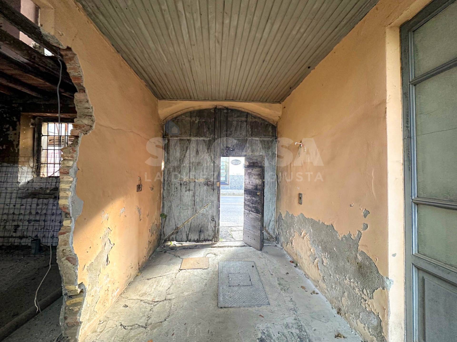 Rustico casale in vendita a Besana in Brianza