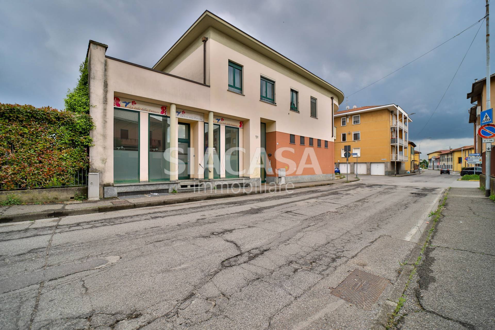 Uffici in vendita a Carnate