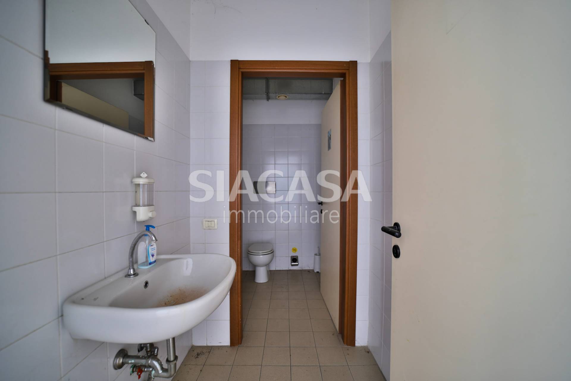 Uffici in vendita a Carnate