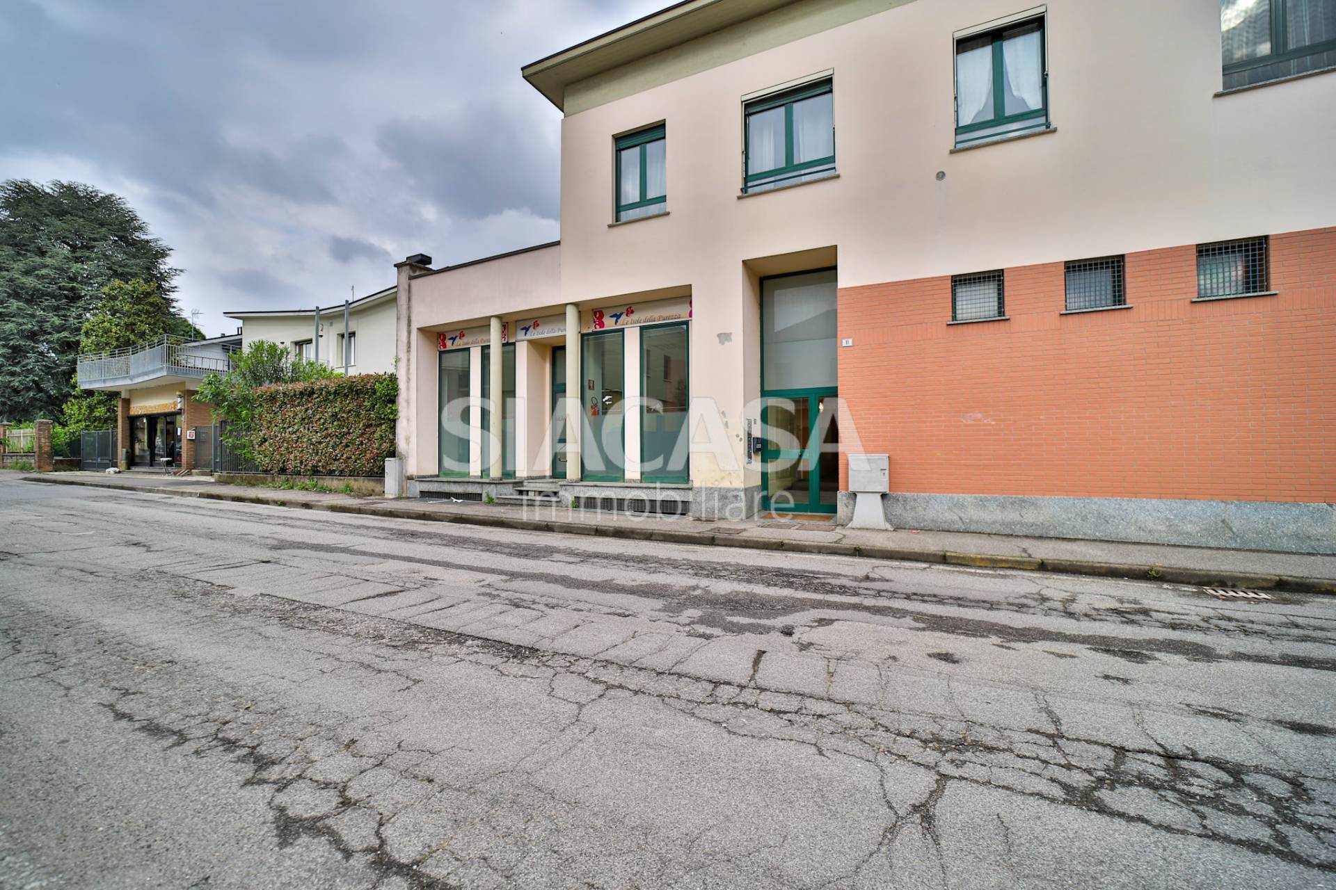 Uffici in vendita a Carnate