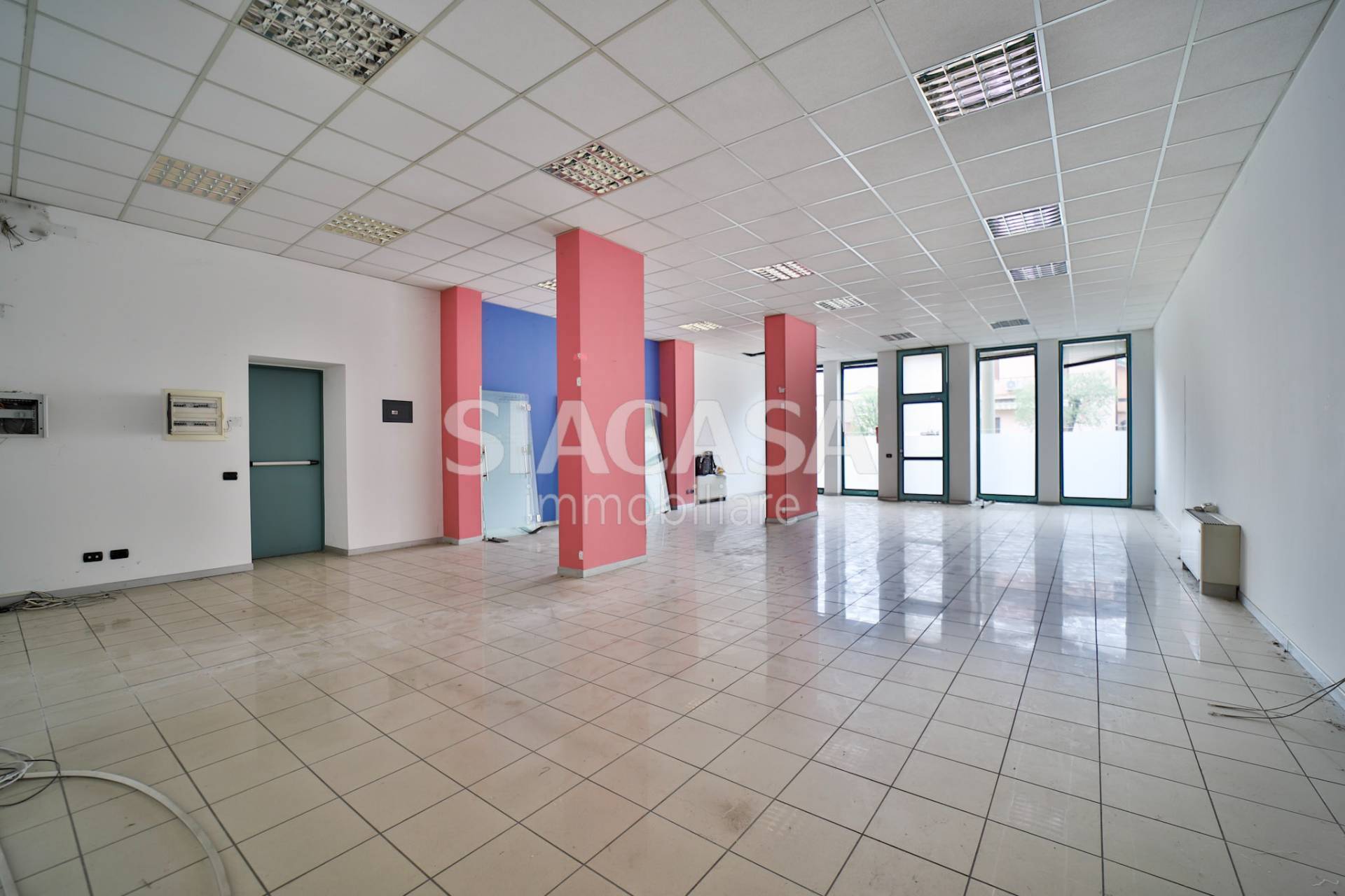 Negozi in vendita a Carnate