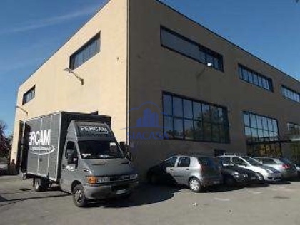 Capannoni in vendita a Villasanta