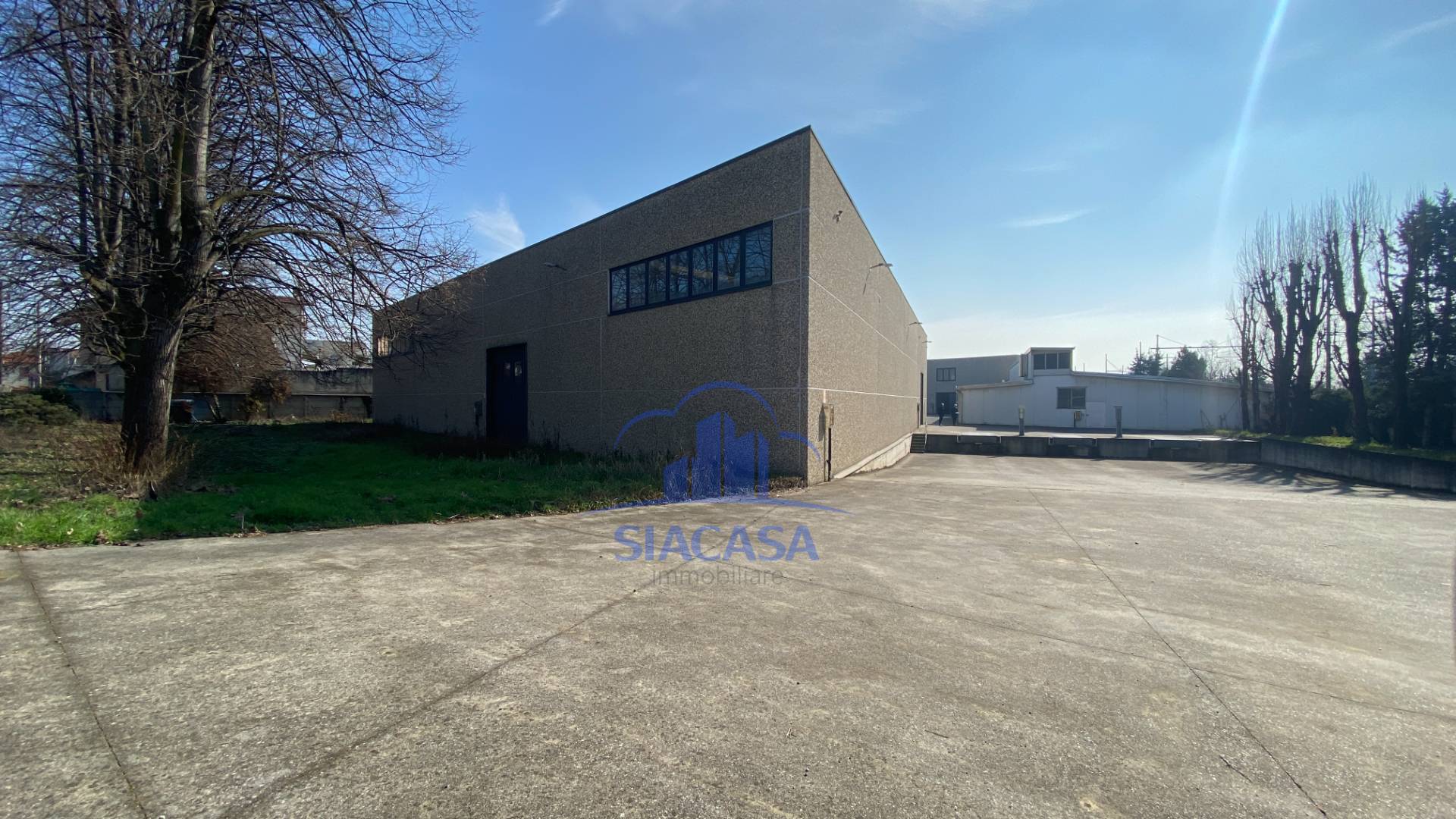 Capannoni in vendita a Desio