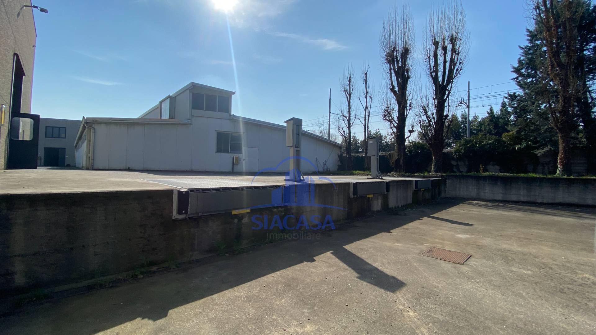 Capannoni in vendita a Desio