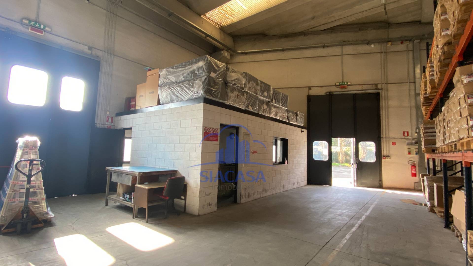 Capannoni in vendita a Desio