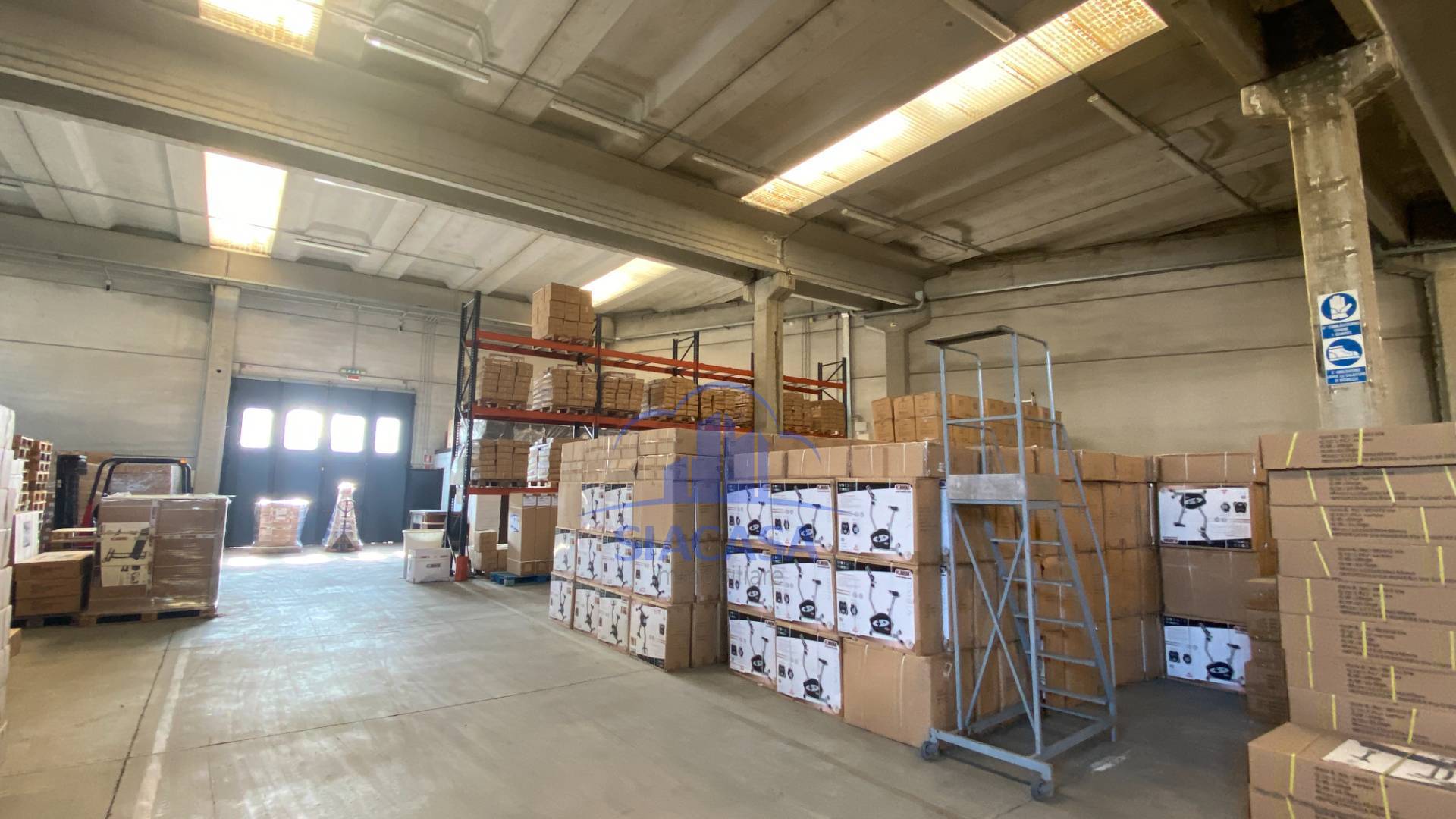 Capannoni in vendita a Desio