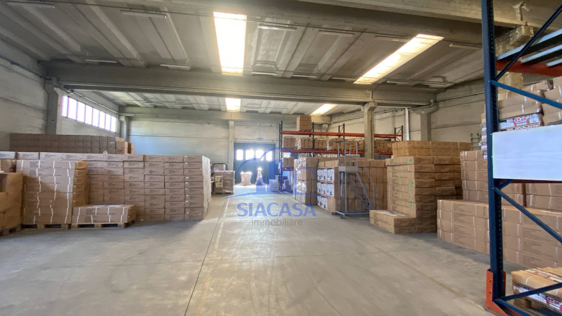Capannoni in vendita a Desio