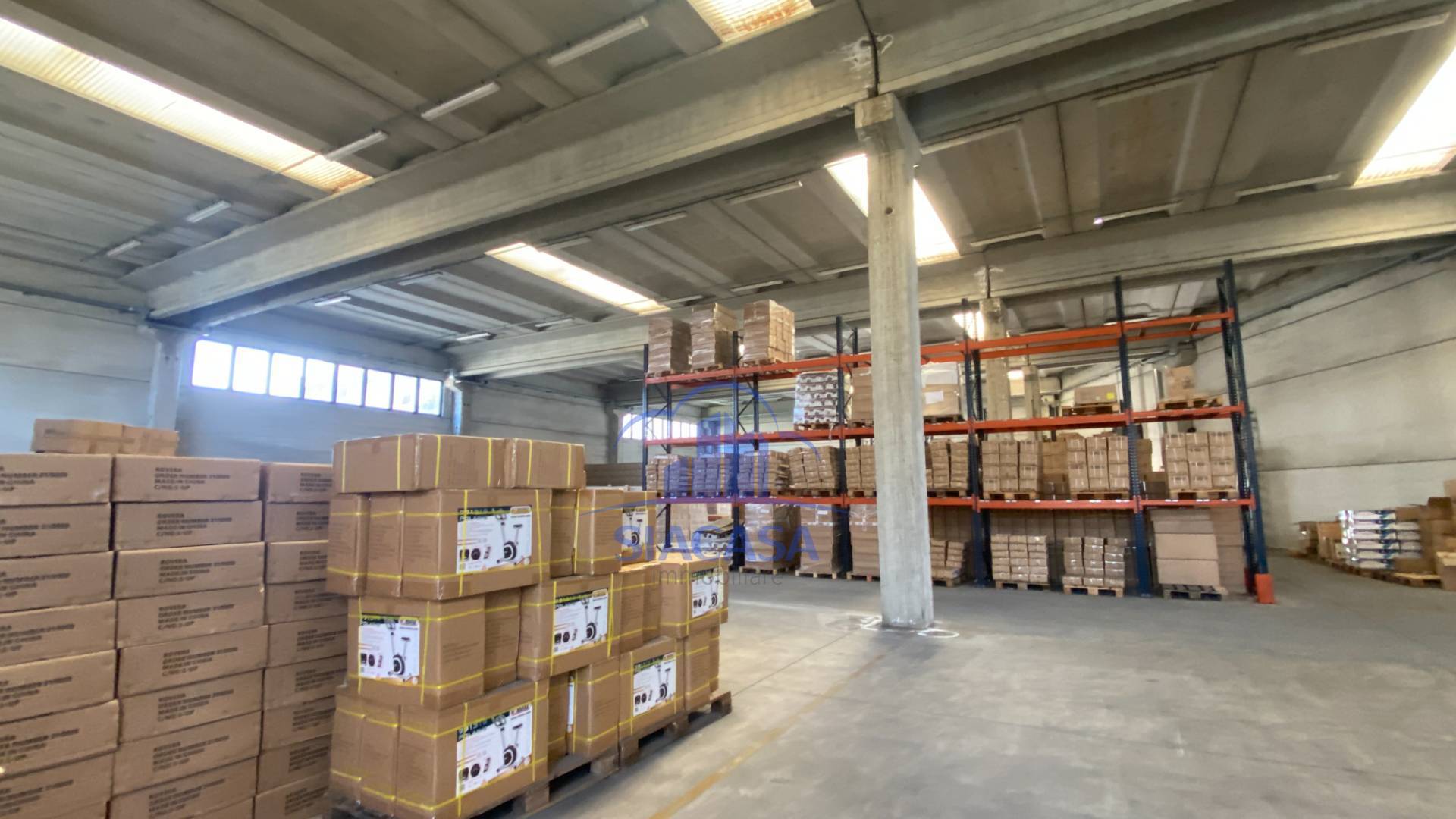 Capannoni in vendita a Desio