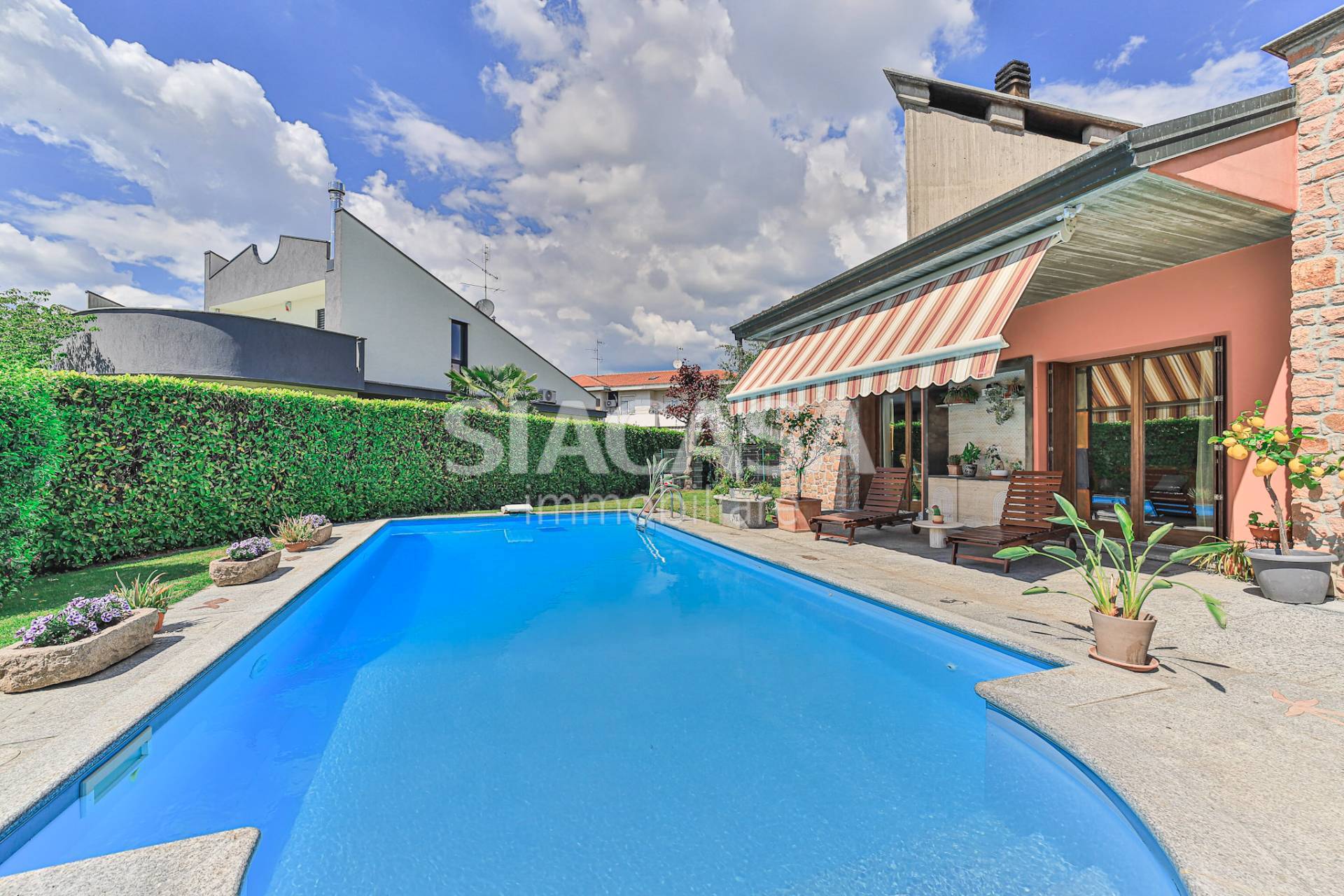 villa in vendita a Bernareggio