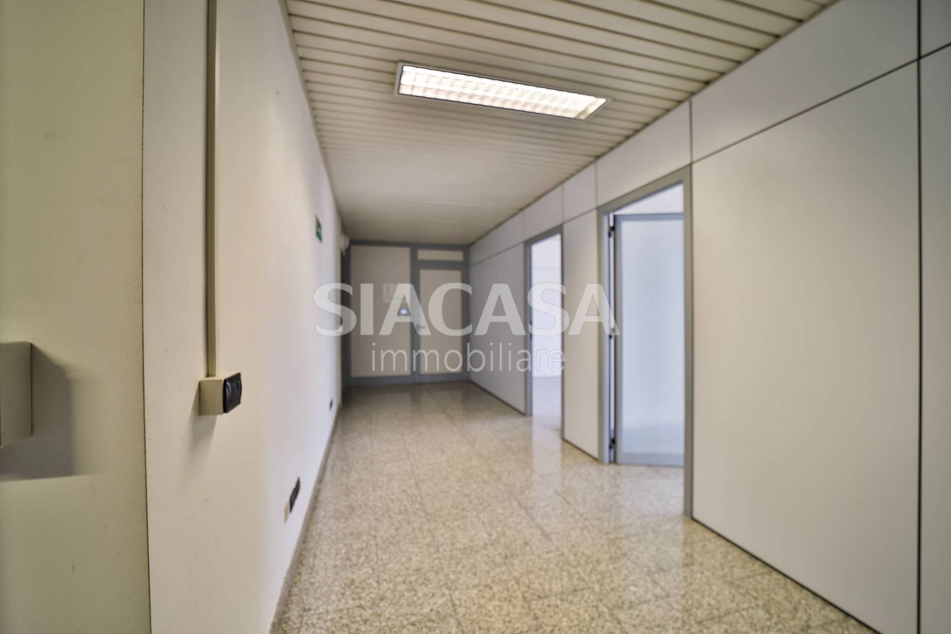 Uffici in affitto a Mezzago