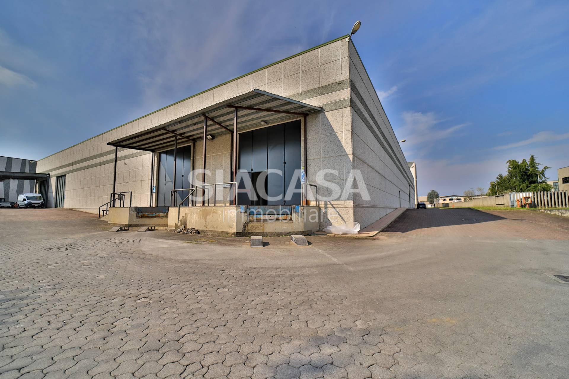 Capannoni in affitto a Cornate d'Adda