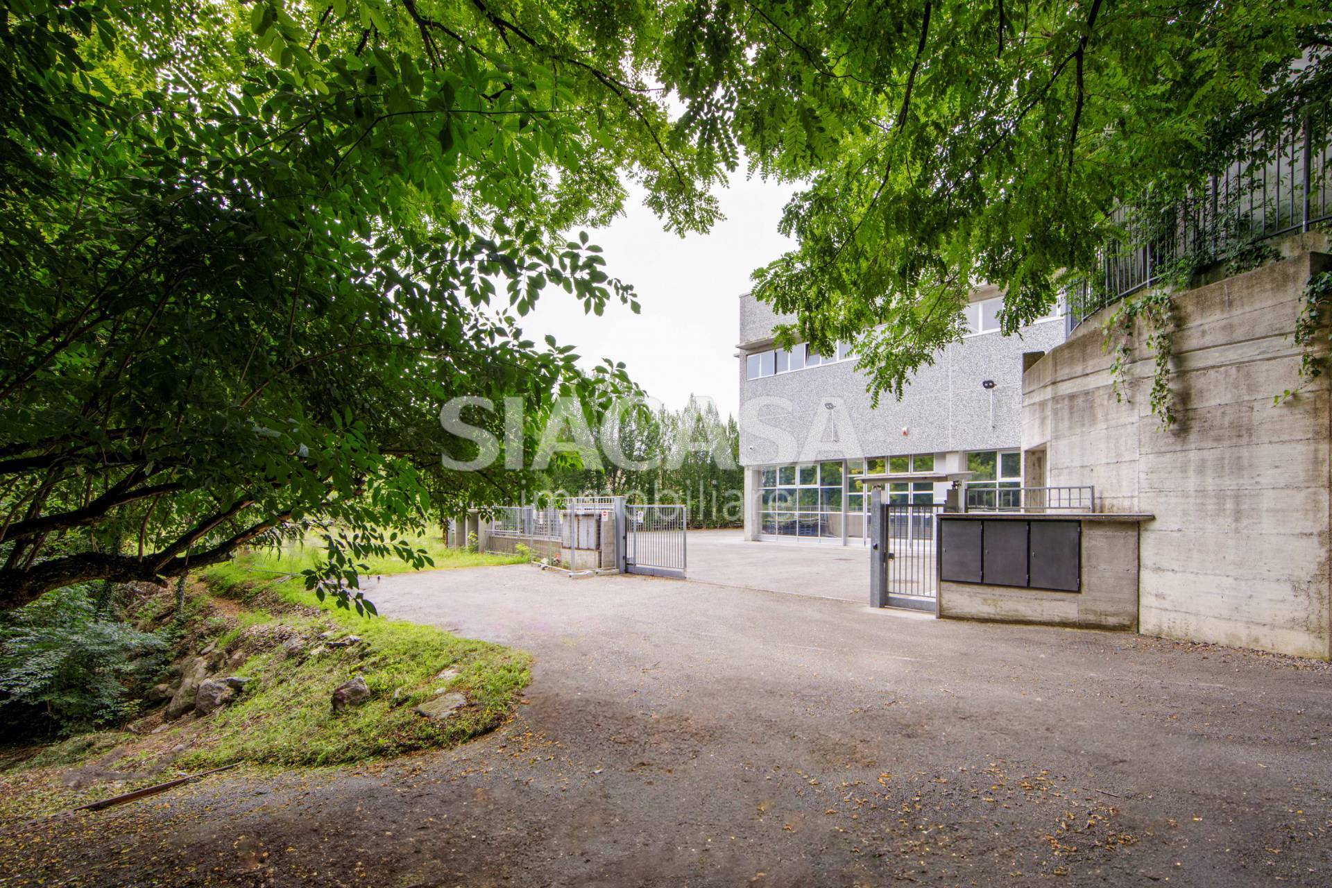 Capannoni in affitto a Erba