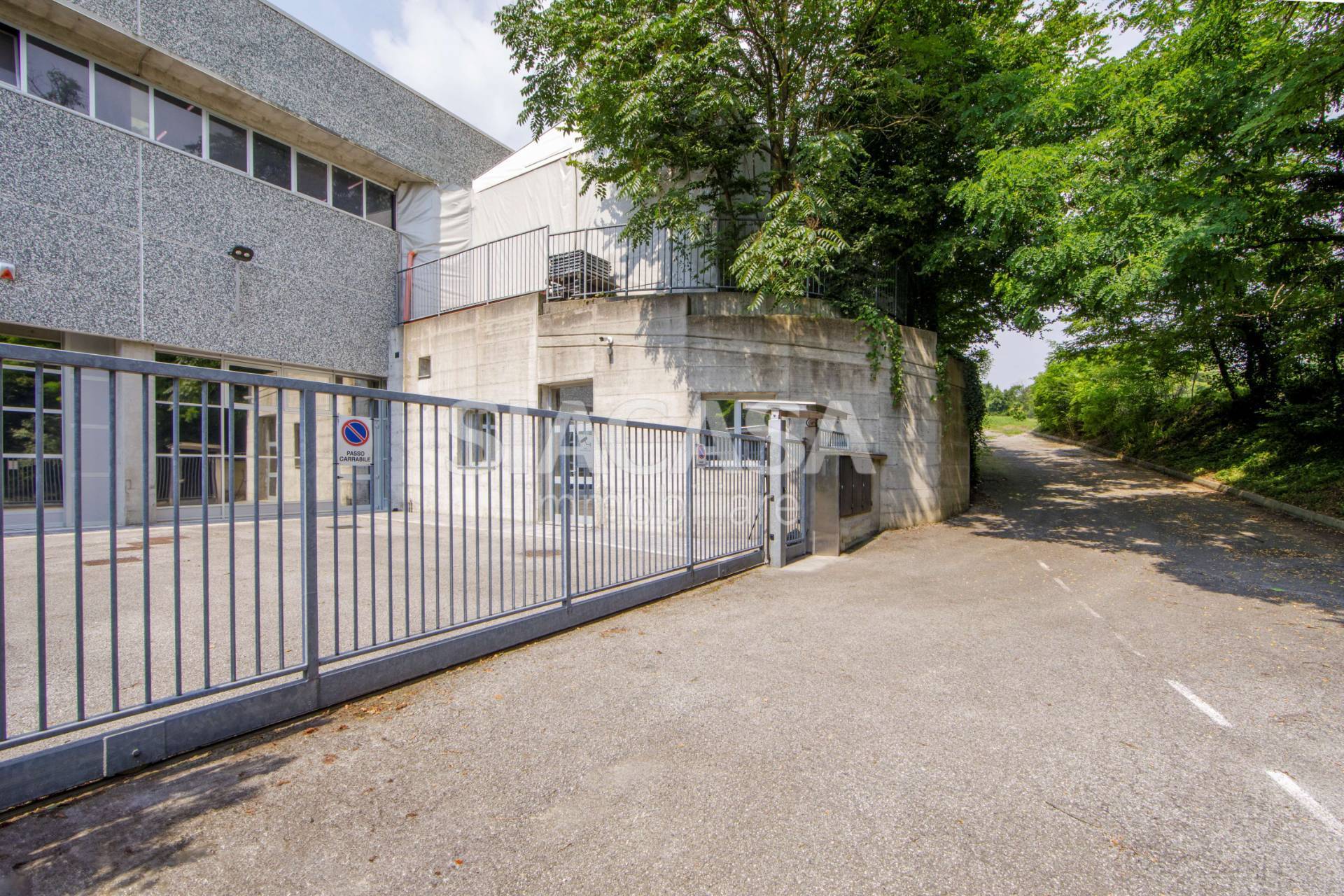 Capannoni in affitto a Erba