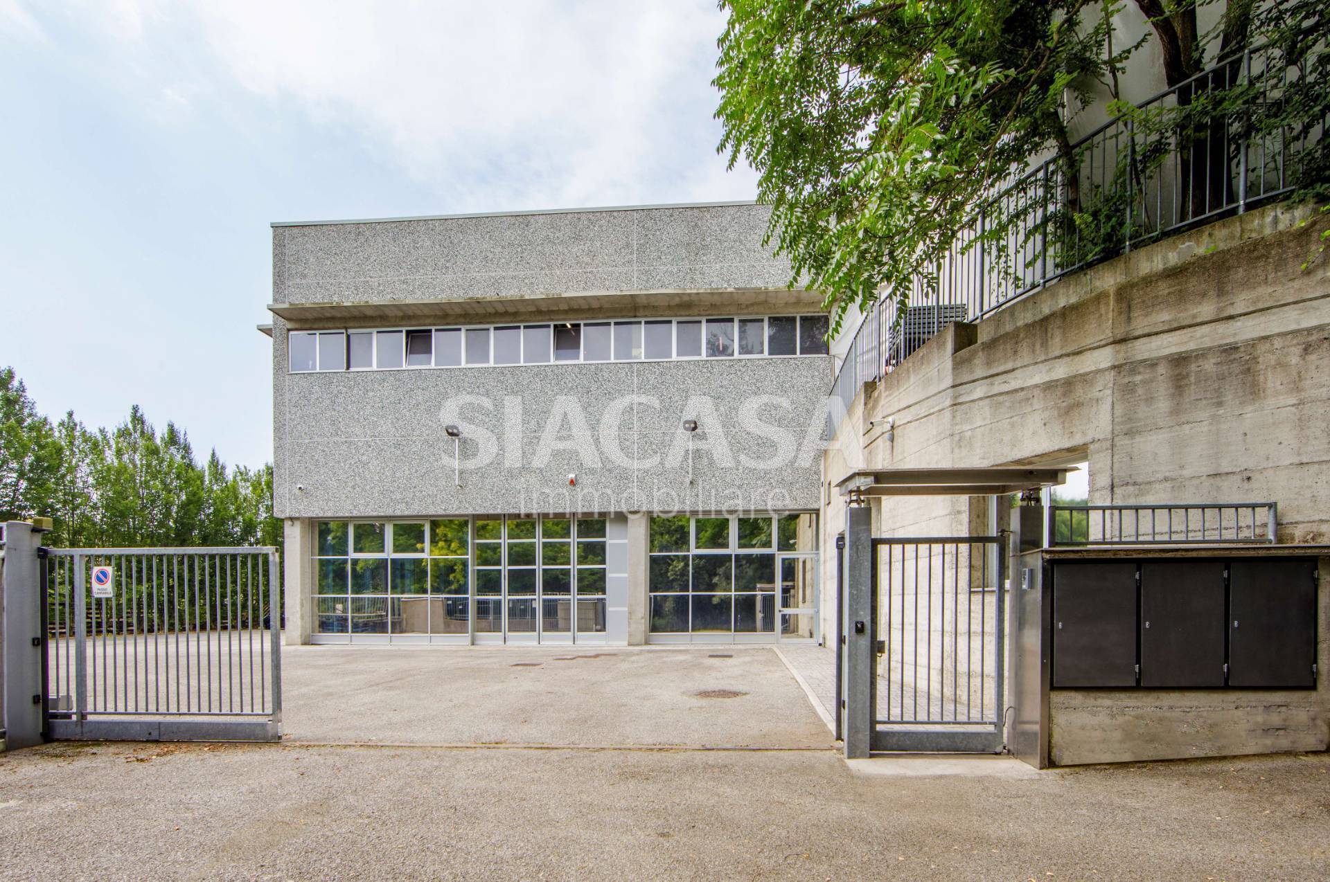 Capannoni in affitto a Erba