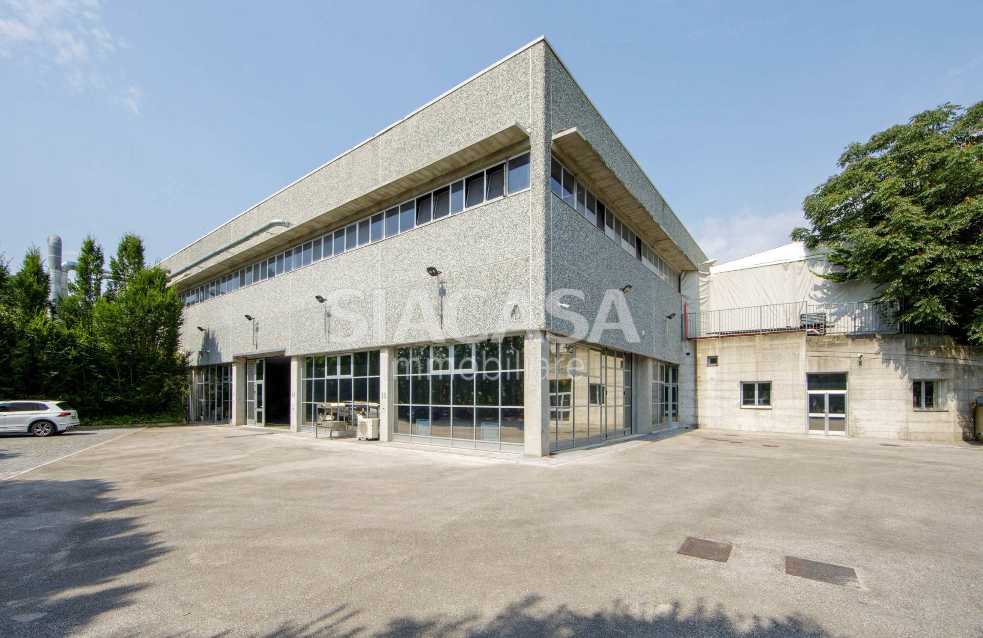 Capannoni in affitto a Erba