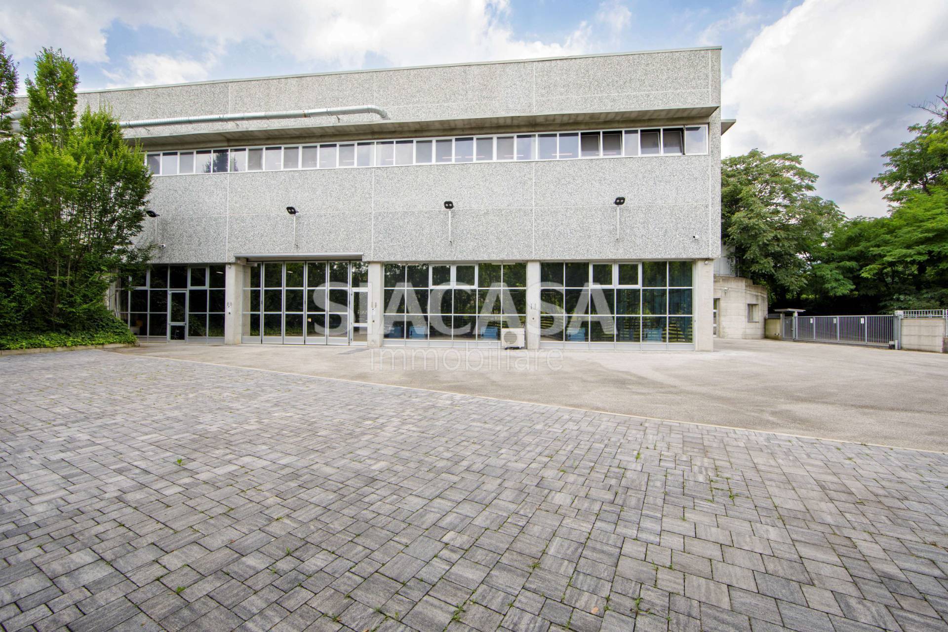 Capannoni in affitto a Erba