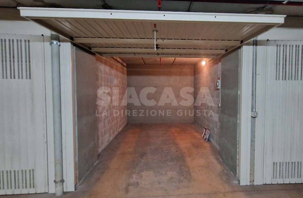 Rimessa in vendita a Vimercate